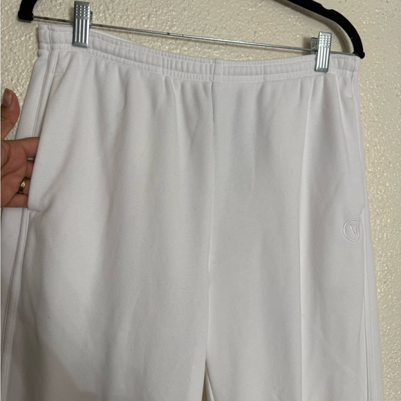 Vuori Women's Sedona Straight Leg Sweatpant White Track Pants size medium - Picture 7 of 13